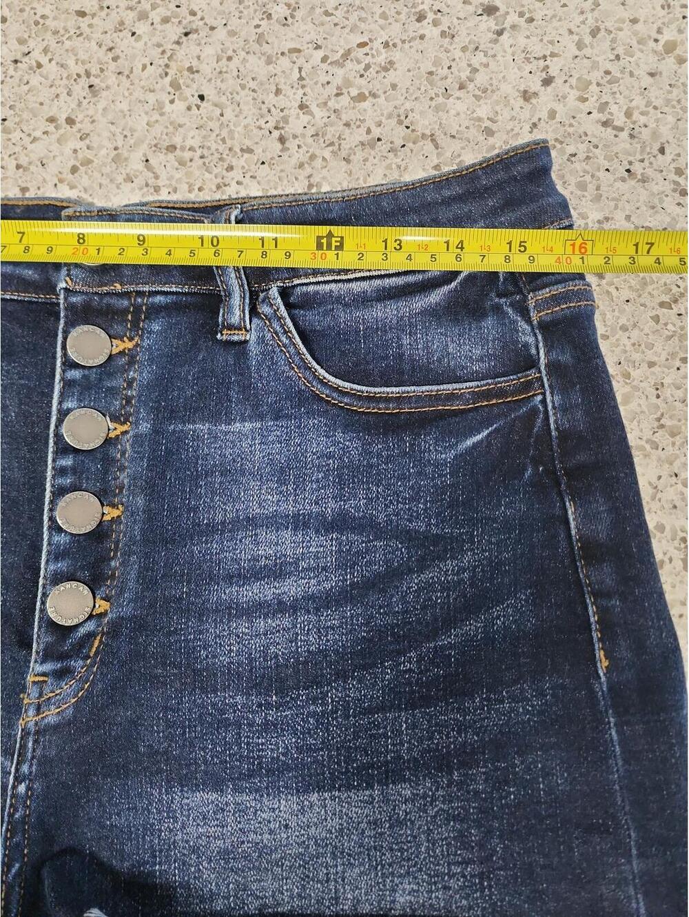 Shorts - Picture 8 of 9